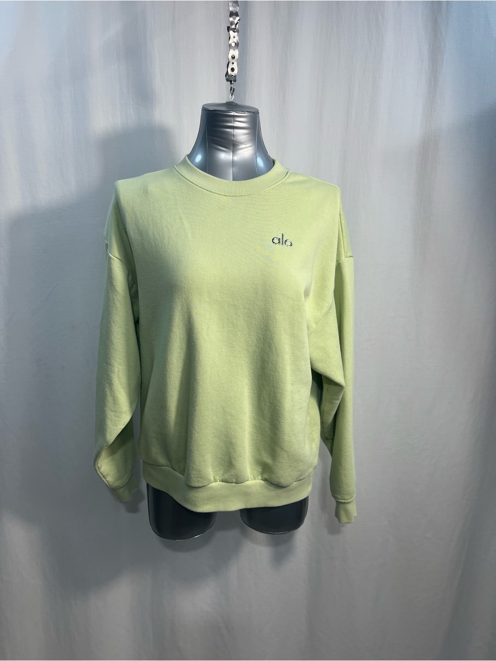 ALO Yoga women’s Crewneck Sweatshirt in Light Green